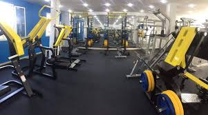 قاعة كمال الأجسام غريب